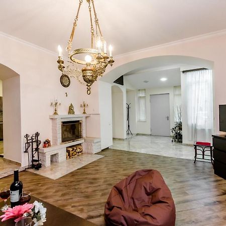 Comfortable House On Marjanishvili Tbilisi ภายนอก รูปภาพ