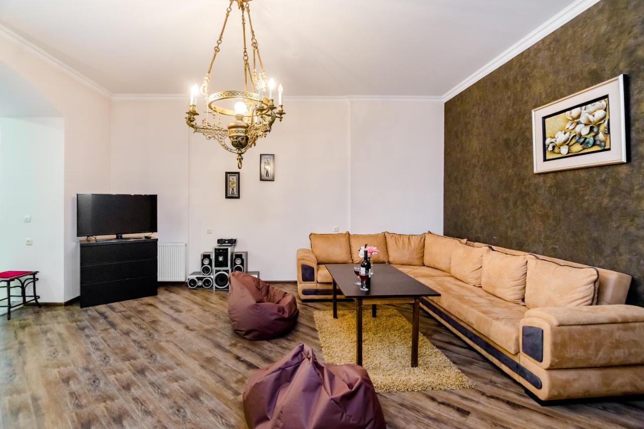 Comfortable House On Marjanishvili Tbilisi ภายนอก รูปภาพ