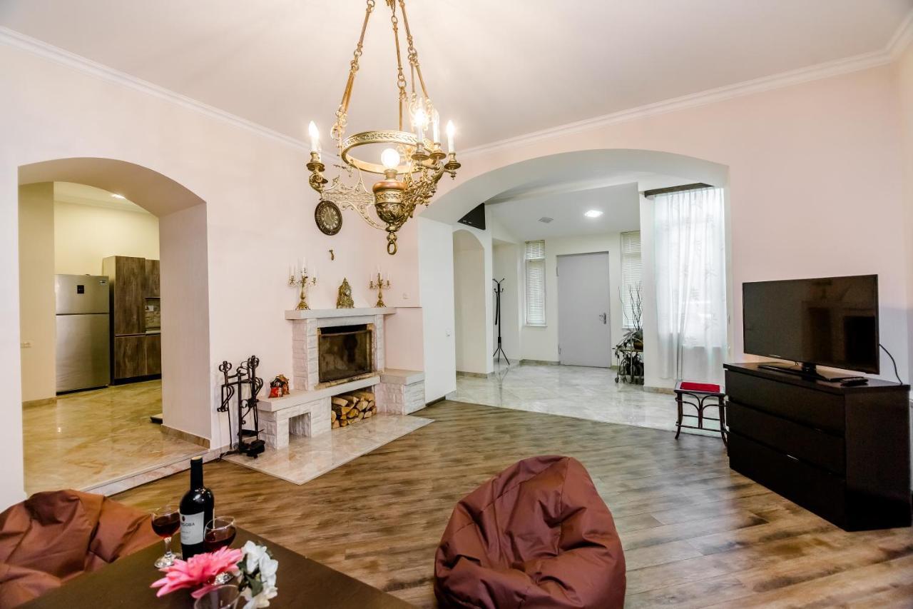 Comfortable House On Marjanishvili Tbilisi ภายนอก รูปภาพ