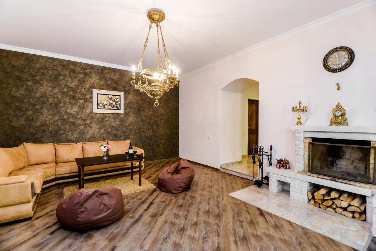 Comfortable House On Marjanishvili Tbilisi ภายนอก รูปภาพ