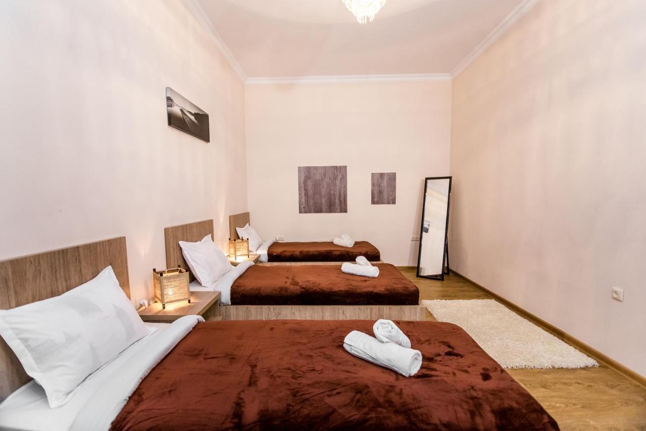 Comfortable House On Marjanishvili Tbilisi ภายนอก รูปภาพ
