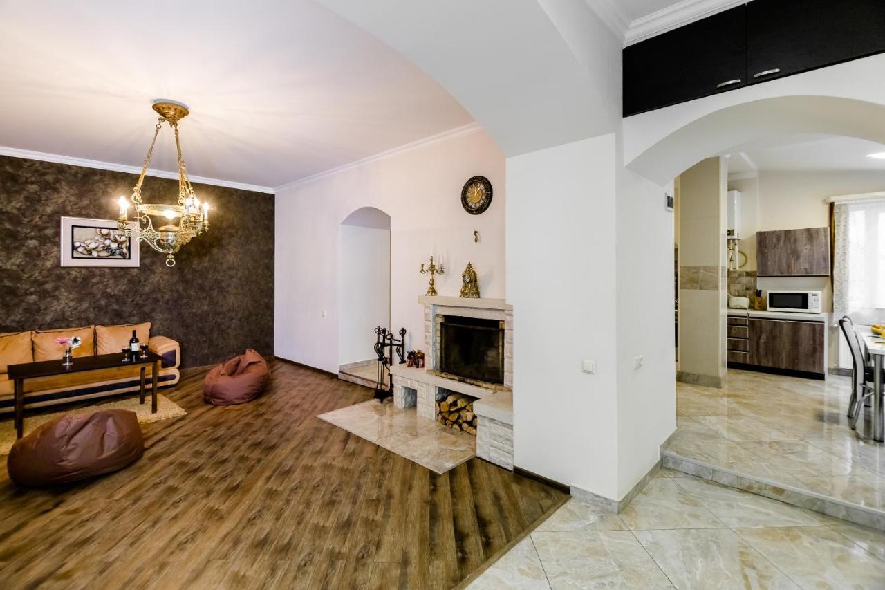 Comfortable House On Marjanishvili Tbilisi ภายนอก รูปภาพ