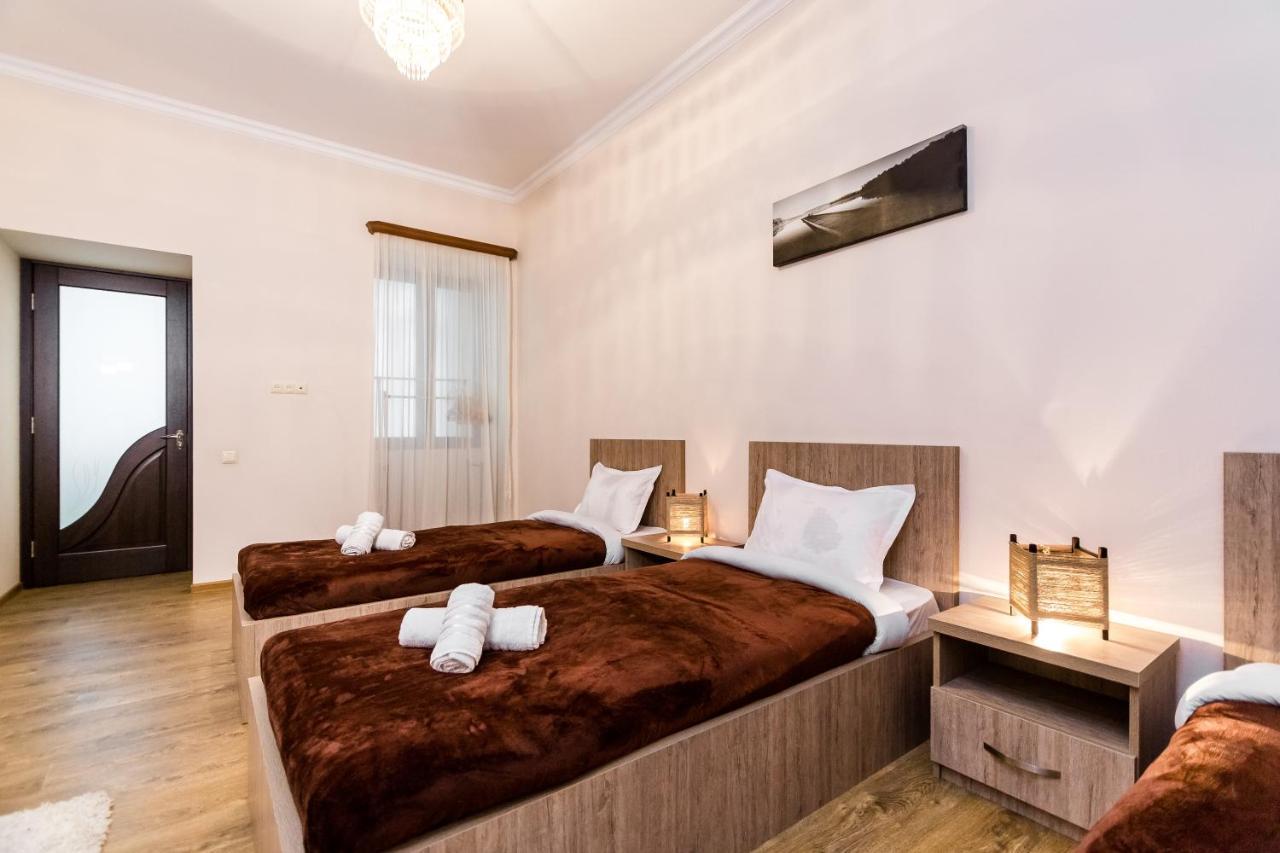 Comfortable House On Marjanishvili Tbilisi ภายนอก รูปภาพ