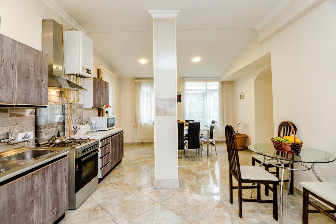 Comfortable House On Marjanishvili Tbilisi ภายนอก รูปภาพ