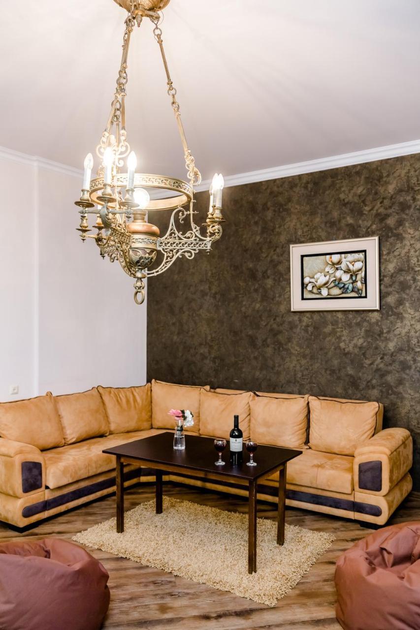 Comfortable House On Marjanishvili Tbilisi ภายนอก รูปภาพ