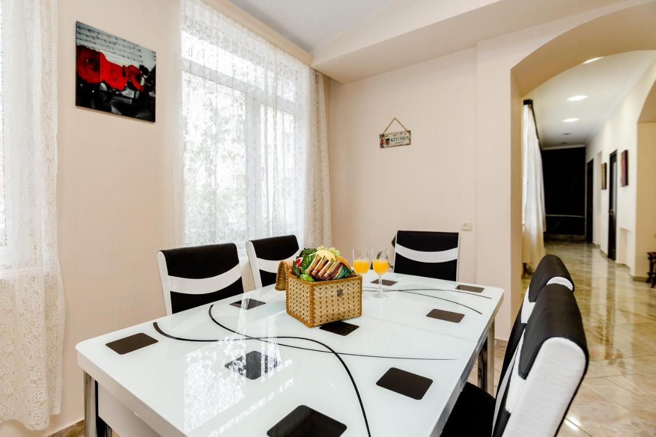 Comfortable House On Marjanishvili Tbilisi ภายนอก รูปภาพ