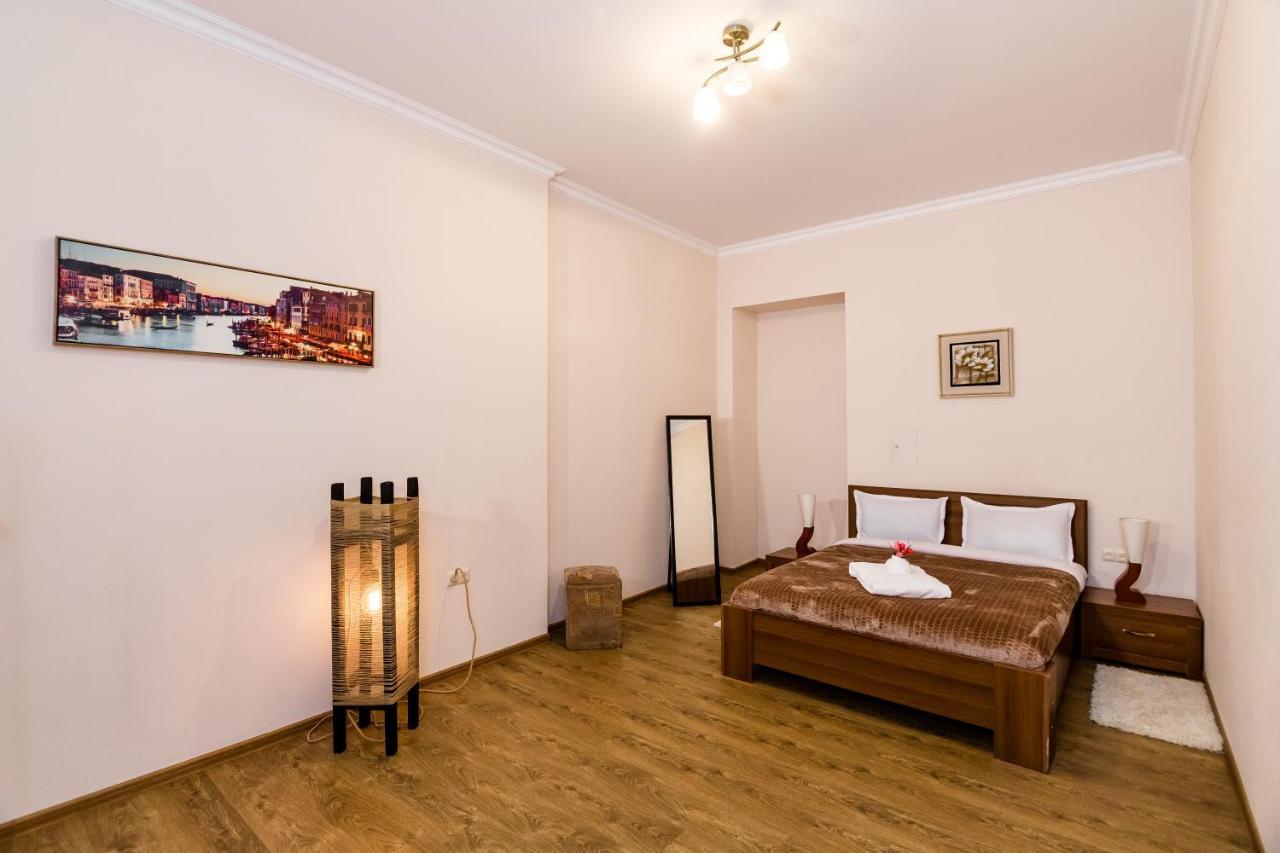 Comfortable House On Marjanishvili Tbilisi ภายนอก รูปภาพ